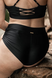 Mika Body Wear - Yoga Shorts - Meeko Short #color_black