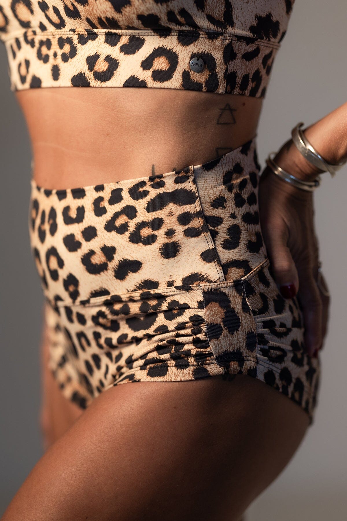 Mika Body Wear - Betty Short - High Waisted Shorts #color_leopard