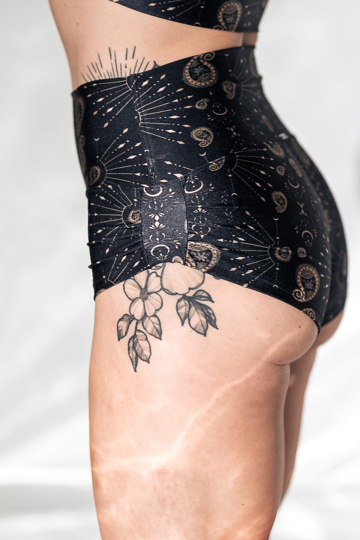 Mika Body Wear - Betty Short - High Waisted Shorts #color_celestial-noir